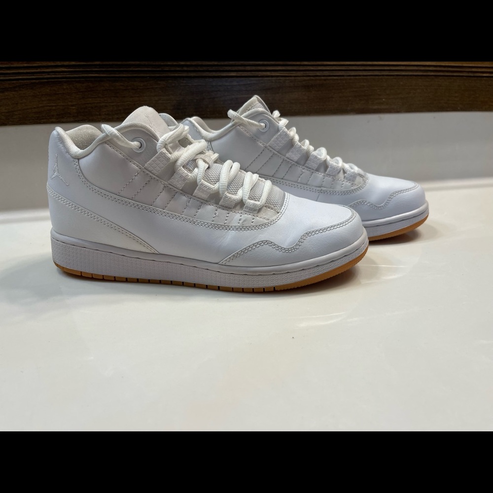 White casual Jordan sneaker kids size 6Y/ Woman size 7.5. Lightly worn.